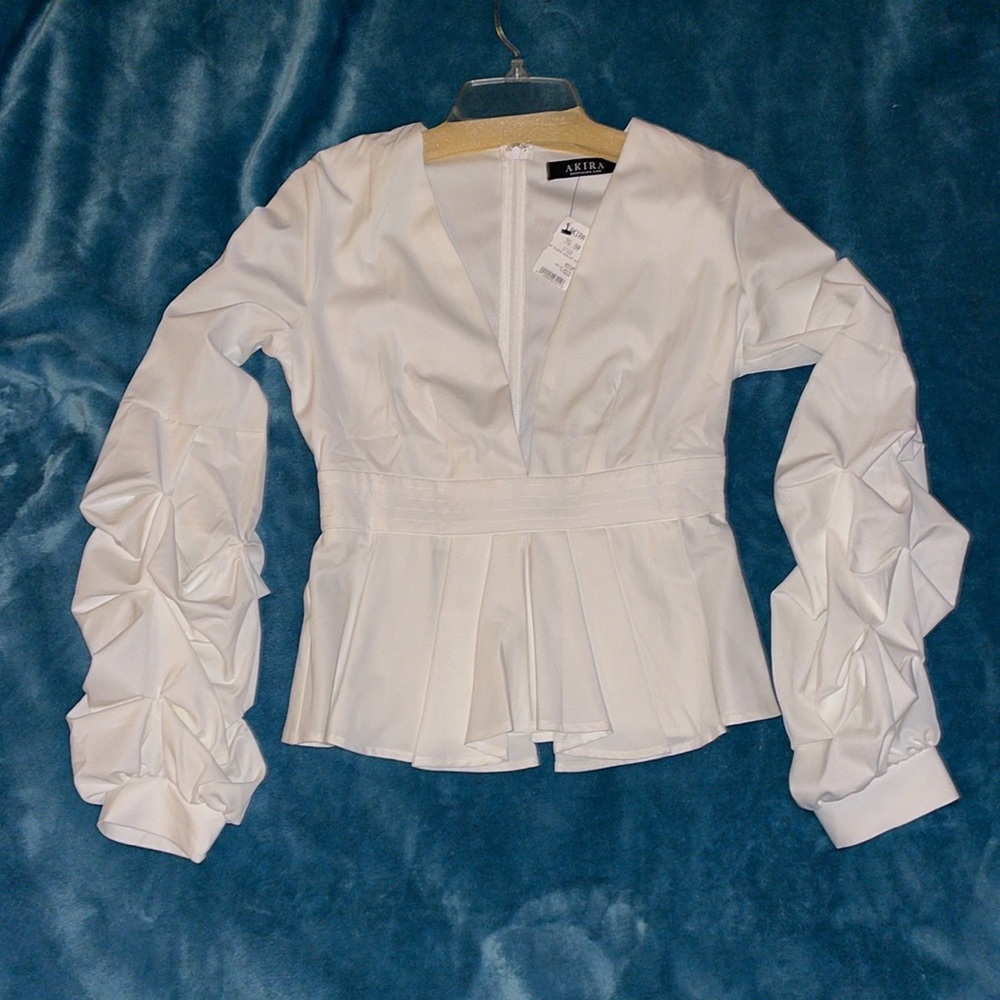 (53) NWT AKIRA White Peplum top with billowy sleeves